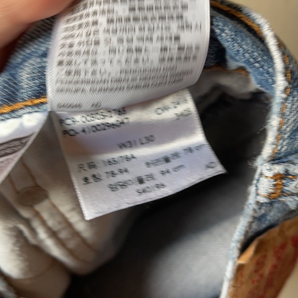 Levi’s Well Worn Denim Cutoff Shorts Sz 8 - Picture 6 of 6